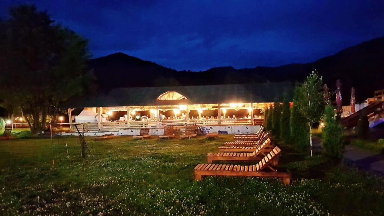 Casa Lazaroiu Hotel Curtea de Argeş Exterior foto